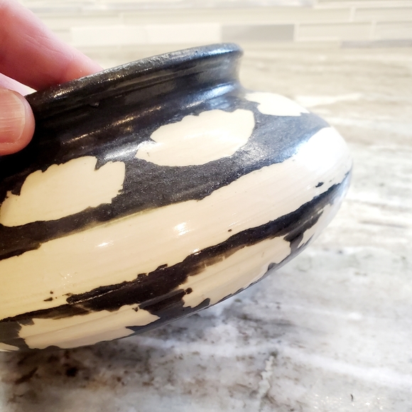 Native American Pottery Bowl Signed by Artisan - Picture 3 of 5